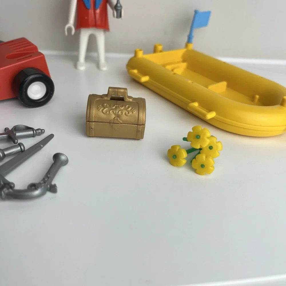 Playmobil Vintage Lot Race Car Driver Boat People Kite Flowers Weapons‎ Treasure